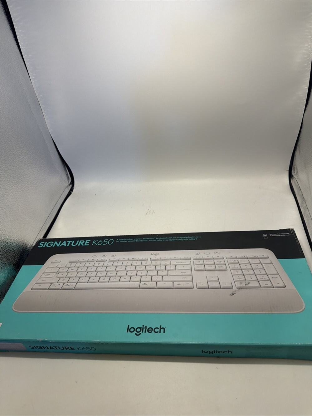 Logitech Signature K650 Comfort Full-Size Wireless Keyboard Open Box